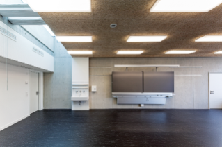 Klassenzimmer im 2. Obergeschoss (© Reinhard Zimmermann, Baar)